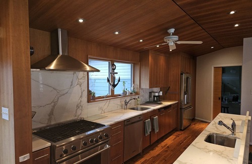 Loveladies House | Cozy waterfront boaters dream on private lagoon with hot tub.