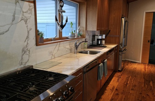Loveladies House | Cozy waterfront boaters dream on private lagoon with hot tub.