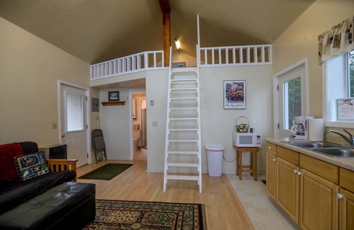 Kalifornsky Cabin | Cozy Waterfront Cabin, Central Kenai - Alaskan Sunset Cabins: 'Kalgin'