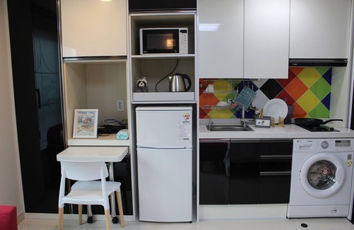 Eunpyeong-gu Apartment | cozy white house near old palace