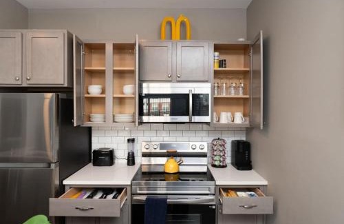 Whitestown Apartment | Cozy Whitestown 2BR Sunset Haven