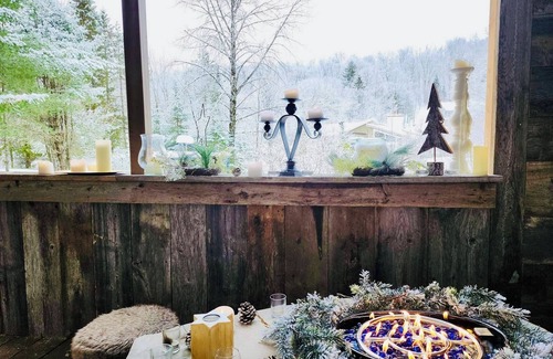 Saint-Raymond Ski Chalet | ♥ Cozy Winter Escape: Lakeside Chalet with Spa & Outdoor Adventures