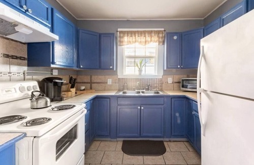 Mid City North House | Cozy Yellow Home near LSU and Downtown