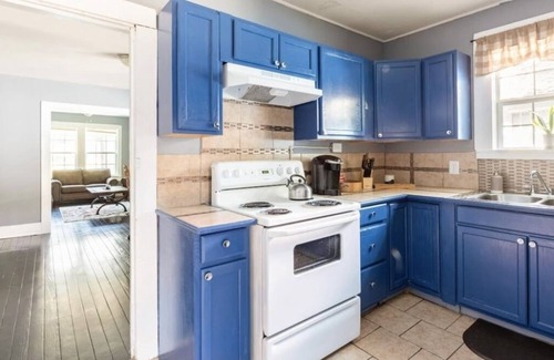Mid City North House | Cozy Yellow Home near LSU and Downtown