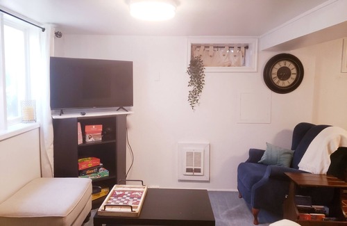 SeaTac House | CozyPrivate Peaceful 7mins>Airport Front Door Parking Pet Friendly Lodge Duplex