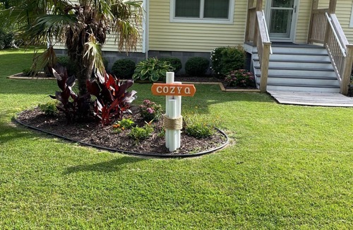 Chincoteague House | CoZyQ is a 2-bedroom, 2 full baths cottage in charming Chincoteague Island, VA