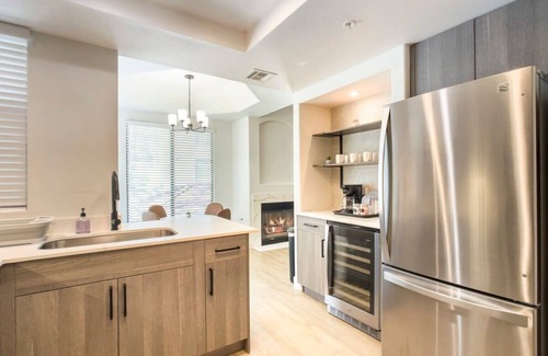Kierland Apartment | CozySuites at Kierland Commons by golf course!