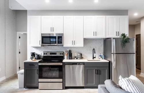 Downtown Cincinnati Apartment | CozySuites at Textile