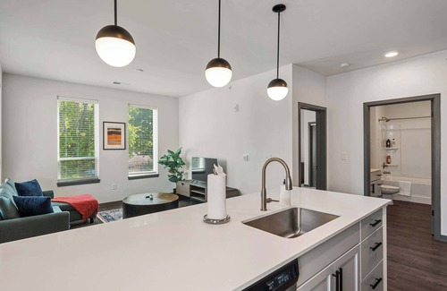Indianapolis Apartment | CozySuites Ayr | parking, pool, gym #07