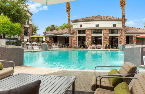 Glendale Sports and Entertainment District Apartment | Cozysuites Glendale by the Stadium w/ Pool! #5386
