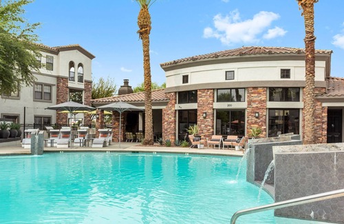 Glendale Sports and Entertainment District Apartment | Cozysuites Glendale by the Stadium w/ Pool! #5386