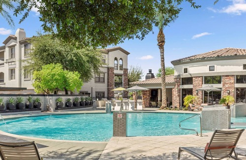 Glendale Sports and Entertainment District Apartment | Cozysuites Glendale by the Stadium w/ Pool! #5386