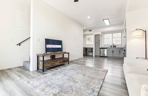 Glendale Sports and Entertainment District Apartment | CozySuites Glendale - Westgate with pool! 10