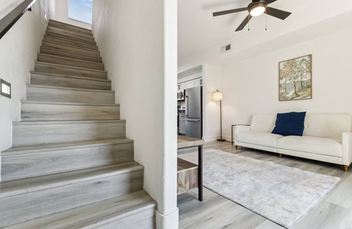 Glendale Sports and Entertainment District Apartment | CozySuites Glendale - Westgate with pool! 10