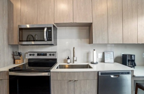 Lower Lawrenceville Apartment | CozySuites Modern SDO, Lawrenceville