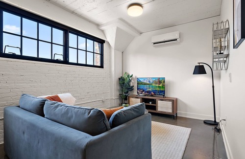 Warehouse District Apartment | CozySuites NLG - Modern 1BR condo #07
