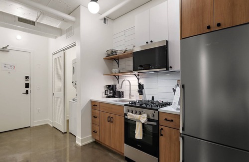 Warehouse District Apartment | CozySuites NLG - Modern studio condo #17