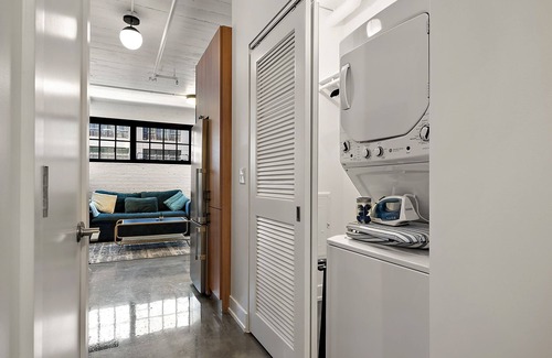 Warehouse District Apartment | CozySuites NLG - Modern studio condo #19