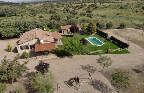 Fuenlabrada de los Montes Cottage | CR El Portezuelo Boutique Experience