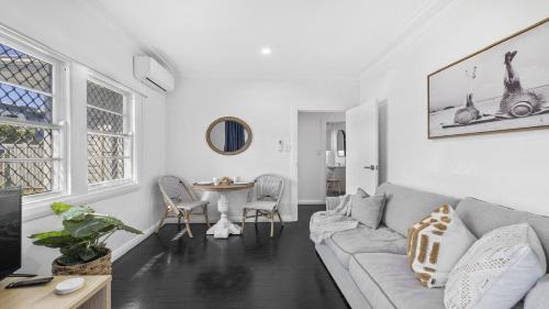 Coffs Harbour House | Crackers - Pet Friendly, Jetty Location, Walk to Restaurants