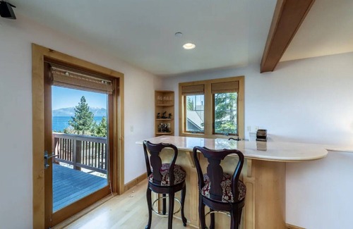 South Shore Cabin | Craftsman's Lakeview paradise in Lake Tahoe - 4 Bedrooms Luxury Home