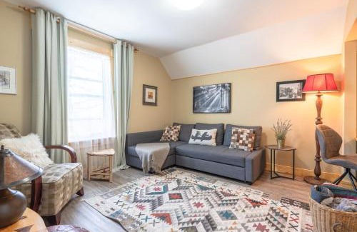 Ramsay Apartment | Craftsman's Loft - Heritage charm - AC - 5 min DT