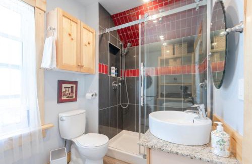 Ramsay Apartment | Craftsman's Loft - Heritage charm - AC - 5 min DT