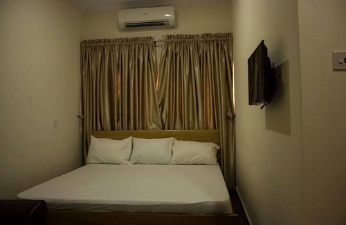 Yaba Hotel | Craven Cottage Inn