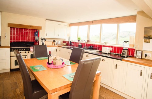 Pontesbury Cottage | CREAGH DHU, pet friendly, with open fire in Ratlinghope