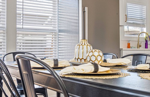 Near East Side Cottage | Create Memories 4br/3ba Near Riverwalk & Downtown!