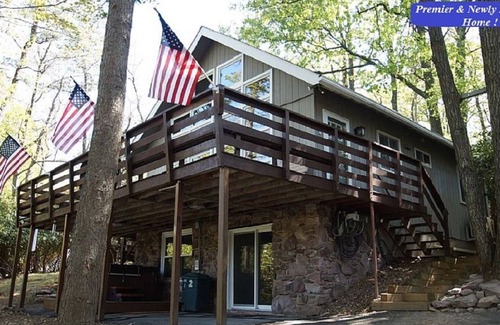 Lake Harmony House | CREATE MEMORIES & RELAX AT THE BEAUTIFUL LAKE ESCAPE AT LAKE HARMONY !
