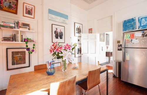 Esplanade Ridge House | Creative Gallery, Radiant Lofty Sunlit 1 Bedroom 2 Guest Apt- 19STR-17055