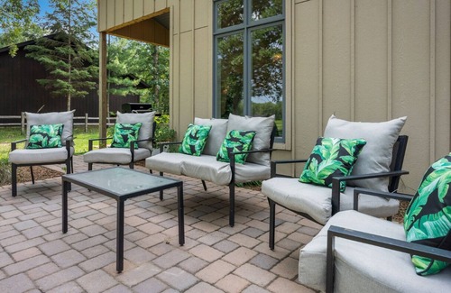 Breezy Point Cabin | Cree bay-Fire pit Grill| DogsOK