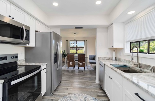 Venice House | Creek Golf course front home minute from DowntownVenice Florida.