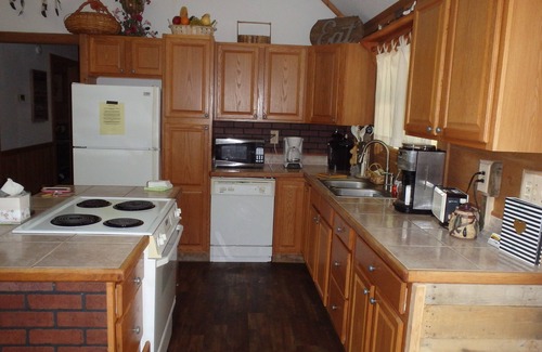Robbinsville Cabin | CREEK SIDE CABIN, BEAUTIFUL, PEACEFUL AND DOG FRIENDLY