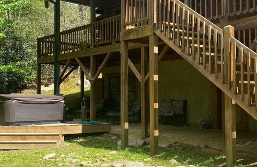 Robbinsville Cabin | CREEK SIDE CABIN, BEAUTIFUL, PEACEFUL AND DOG FRIENDLY