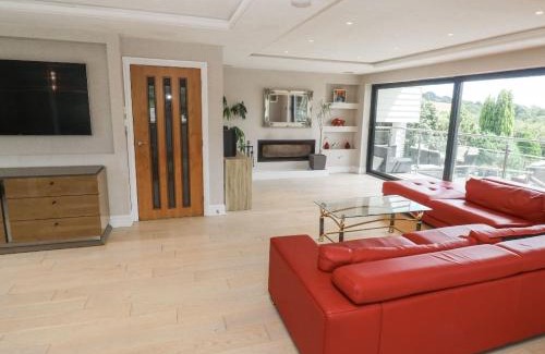Mylor Churchtown House | Creek view house
