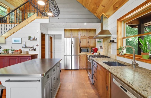 Mineral Bluff Cabin | CreekFront Cabin- 4 Acres- FirePit & Place- Game Tables- Private Yet Close to BR