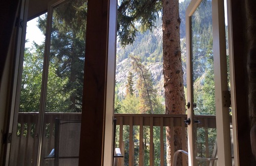 Frisco Condo | CREEKSIDE AND MOUNTAIN VIEW! Walk to Main St Frisco, Skiing, Pool, Trails