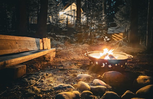 Shingletown Cabin | Creekside Cabin. 9mi to Lassen. EV Charging, Pet Friendly!