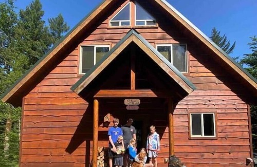 Packwood Cabin | Creekside Cabin- nature just footsteps away!
