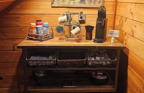 Ellijay Cabin | Creekside Cottage- Cozy 3-bedroom cabin in adorable Ellijay GA