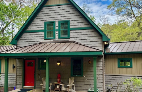 Drumore House | Creekside Cottage is your spacious retreat to enjoy a relaxing getaway!