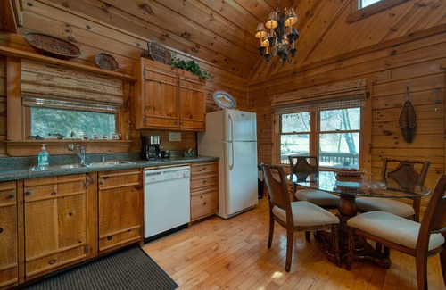 Hiawassee Cabin | Creekside Fish Cabin - Creek Front - Fire Pit