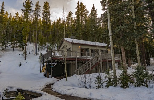 Shadow Mountain House | Creekside Getaway in Evergreen