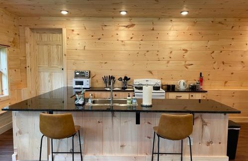 Boone Apartment | Creekside Getaway - King Bed - Full Kitchen