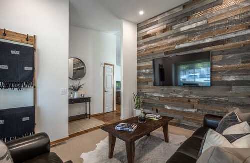 Cle Elum House | Creekside Retreat