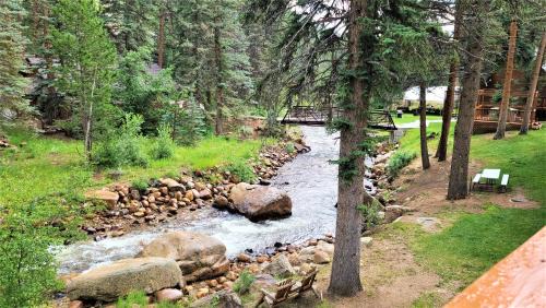 Fall River Estates Apartment | Creekside Suites 09 by Estes Park Condos