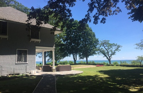 Waverly Beach Cottage | Crescent Beach (Ontario/Buffalo) Lake Front Cottage - 3 bedroom - sleeps 6
