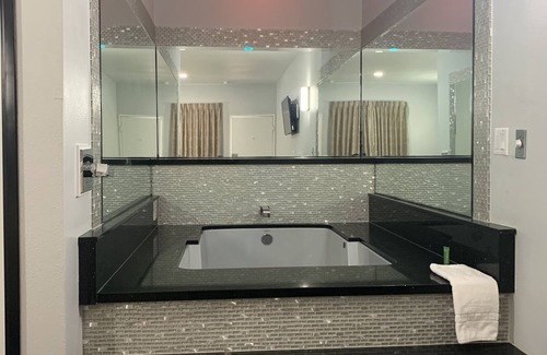 Harbor Hotel | Crescent Inn